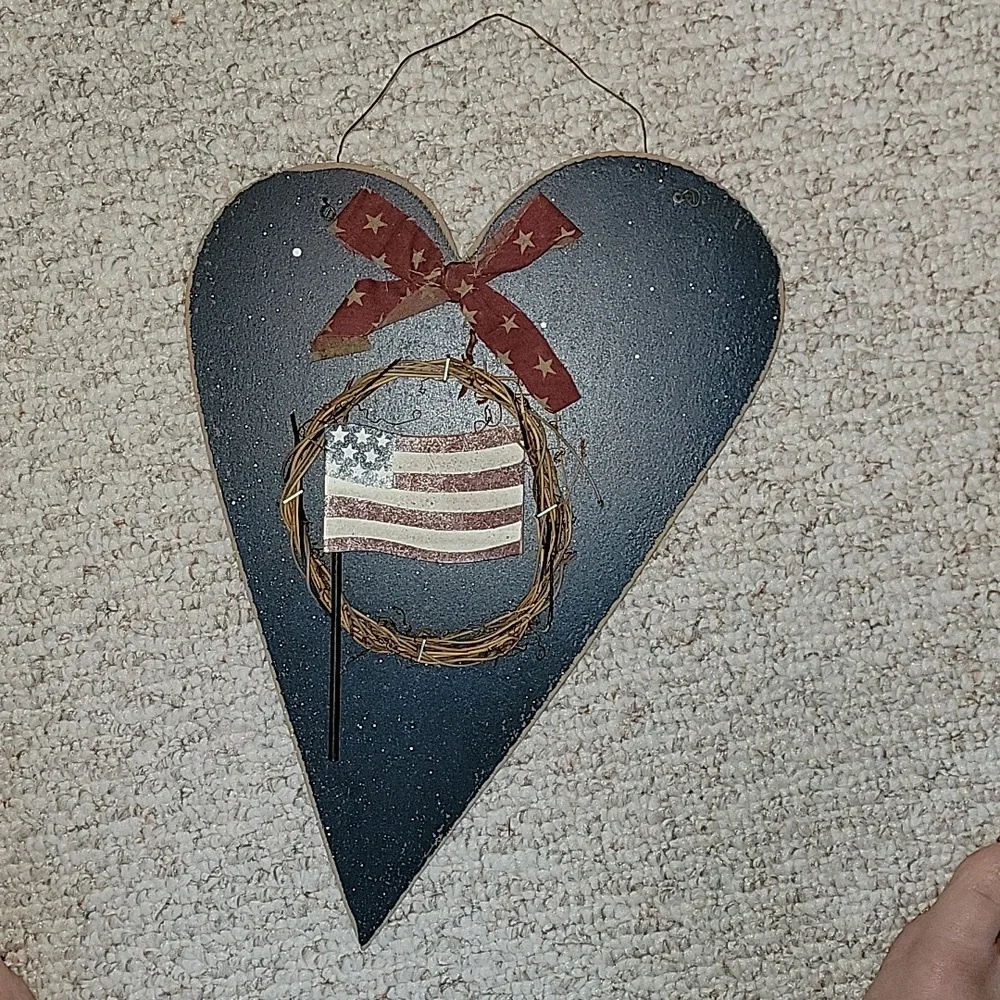 Vintage 🇺🇸 4th of July Heart Wall Wooden Decor With Wire Hanger